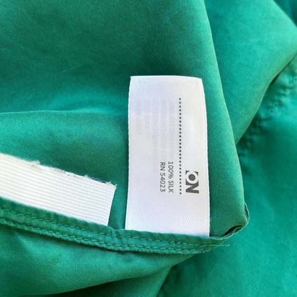 Old Navy Silk Tank Top Sz Large Ruffled V Neck Boho Minimalist Dainty Green - Picture 7 of 8